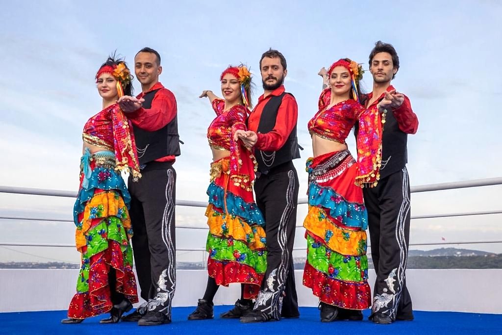 Kültürel Mirasımızı Keşfedin: Oryantal Dans, Folklor ve Semazen Gösterileri (2024)