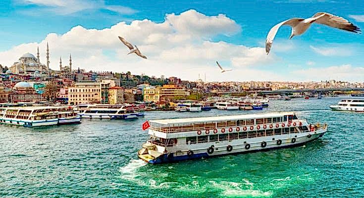 Boğazın Masmavi Sularında Kaybolun: Bosphorus Tekne Turu Deneyimi