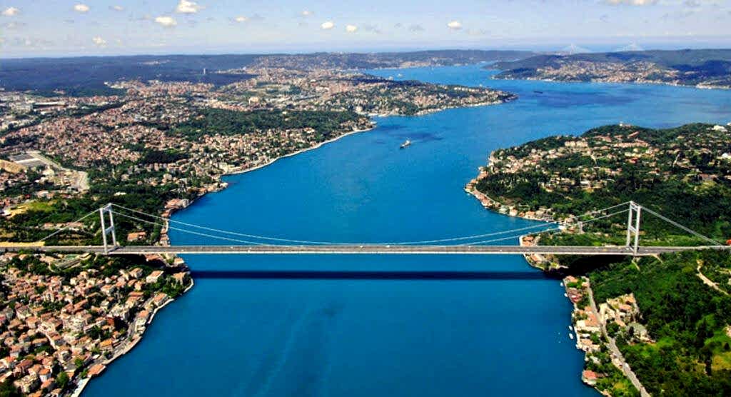 İstanbul’da Tekne Turu: Boğazın Eşsiz Güzelliklerini Keşfetmenin En Keyifli Yolu