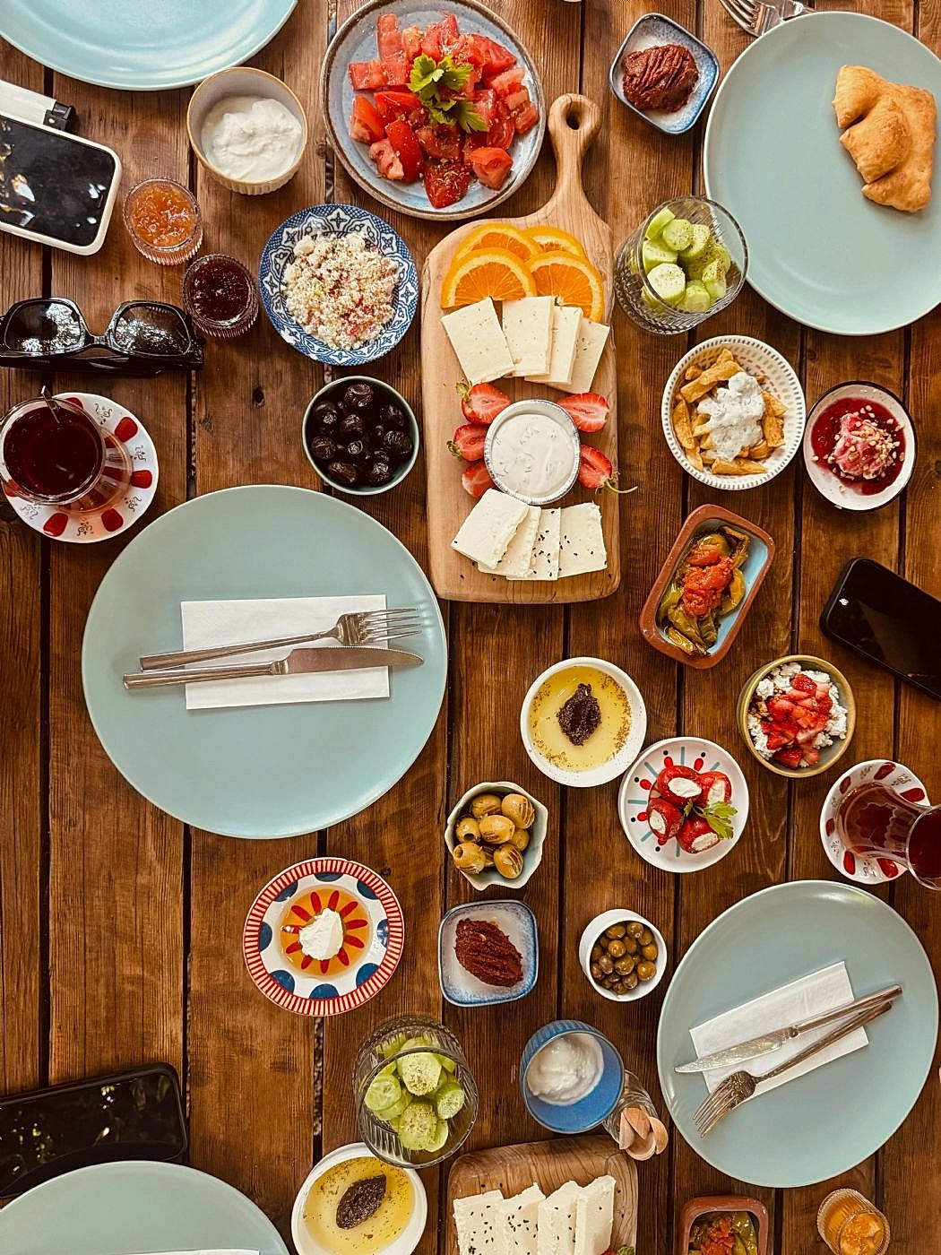Bosphorus Tekne Turu ile Güne Zinde Başlangıç: Eşsiz Kahvaltı Deneyimi